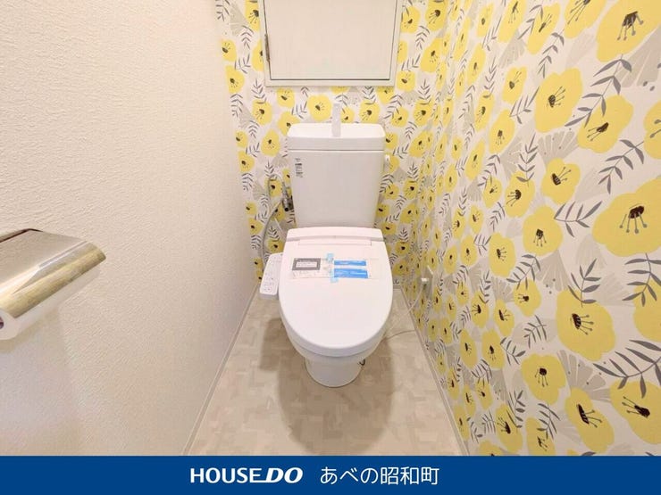 アクセントクロスがとても素敵で華やかな空間になっています。