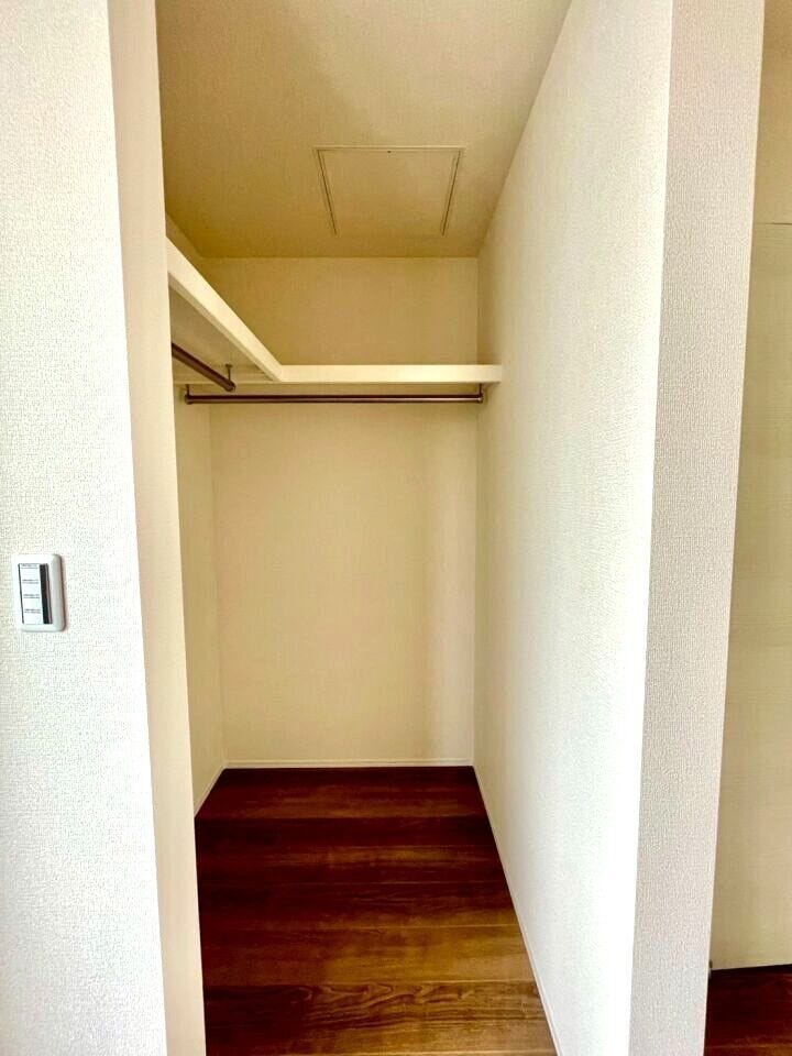 WICは広々とした収納エリアにより、衣類だけでなく、バッグ、靴、アクセサリーなどを一箇所にまとめて収納できます!