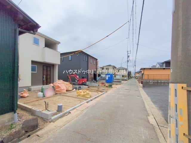 大型車や多くの車両が通行することが少なく、静かで落ち着いた環境が得られます。特に小さなお子さんがいる家庭では安心です。