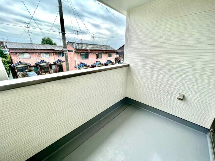 インナーバルコニーは雨や風、直射日光を防ぐ構造になっているため、洗濯物を干す場合でも安心して使用できます♪