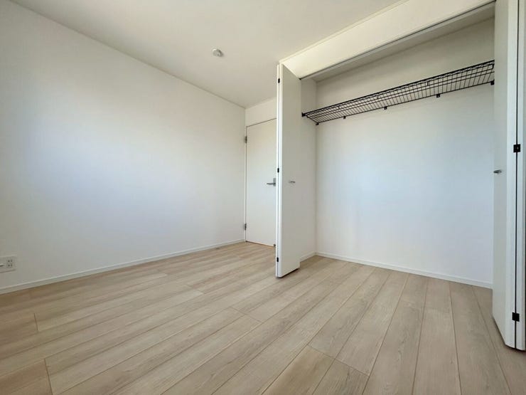 衣類も小物もすっきり収まる、使い勝手の良い収納付き