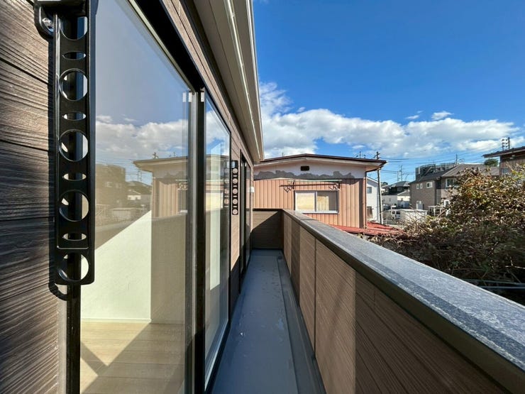 バルコニーは南向きで日当たり良好♪