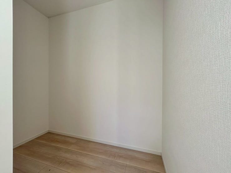 ウォークインクローゼット中はこちら、収納力もバッチリ♪