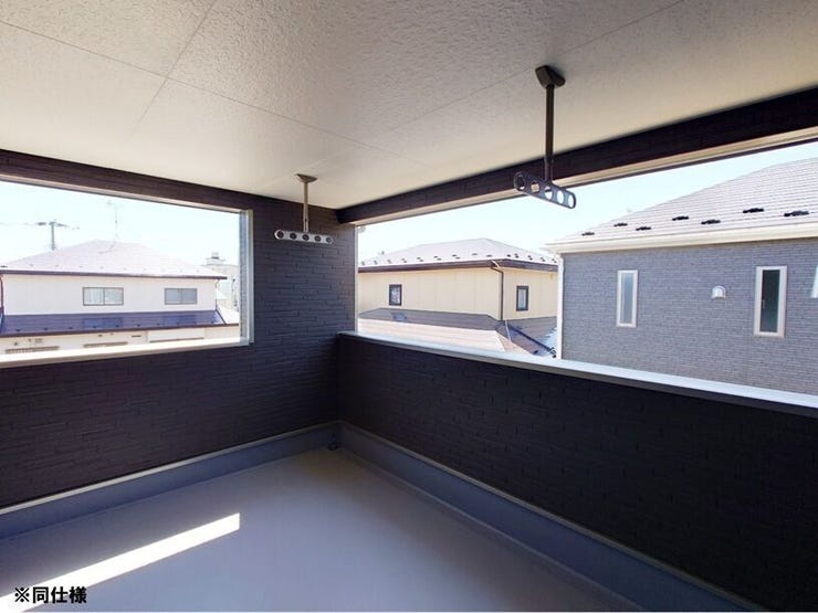 ※同仕様
◎現地案内予約受付中!◎
広々バルコニーは明るい光が差し込み、洗濯物も良く乾きます。