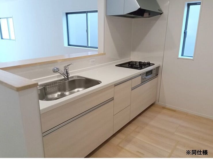※同仕様
◎現地案内予約受付中!◎
対面キッチンなので、リビングにいる家族と会話を楽しみながら家事ができます♪
