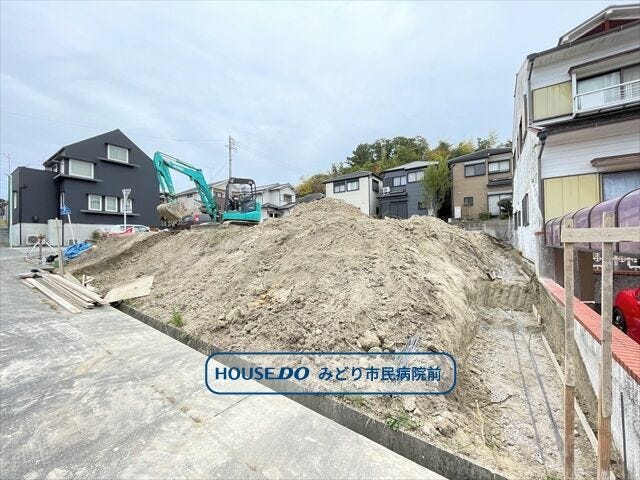 【外観】
【漆山エリア】新築戸建て全3棟が登場です◎
名鉄名古屋本線/左京山駅まで徒歩9分
・平子小学校まで徒歩14分(約1120m)
・左京山中学校まで徒歩8分(約590m)