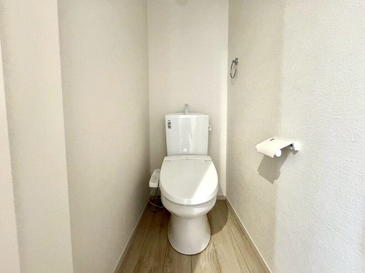 【Toilet】清潔感があり、落ち着いたデザインのトイレ。家族みんなが快適に使えます。