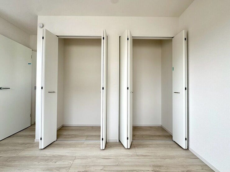 【Bedroom】クローゼット完備で収納力◎。家具の配置もしやすい機能的な洋室です。