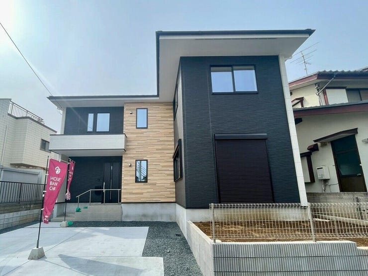 【Exterior】 洗練されたデザインの外観は、どこから見ても美しい佇まいです。