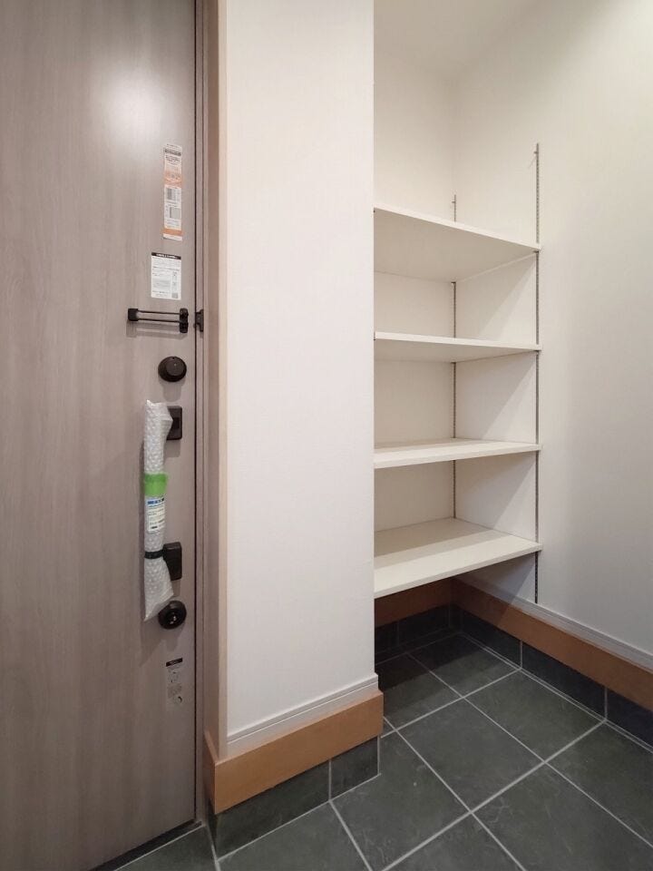 散らかりがちな玄関まわりをいつでもすっきりと美しく保てる、ゆとりある大容量の収納力