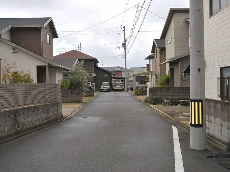 東側道路(雨天時)