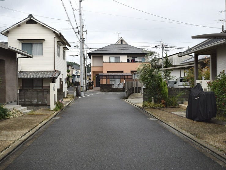 東側道路(雨天時)