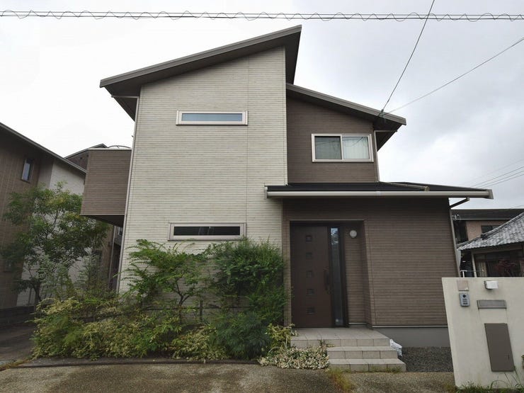 外観を東側より撮影(雨天時)