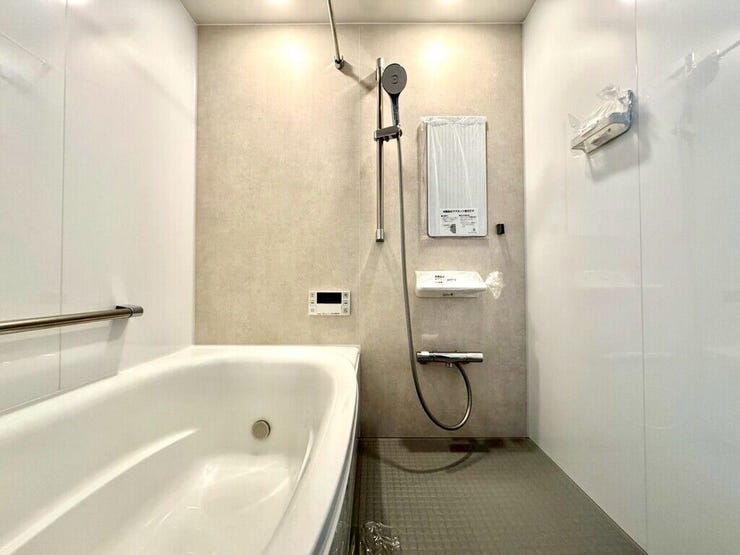 【Bathroom】広く快適な浴室で、ゆったりとお湯に浸かるひとときをお楽しみいただけます。