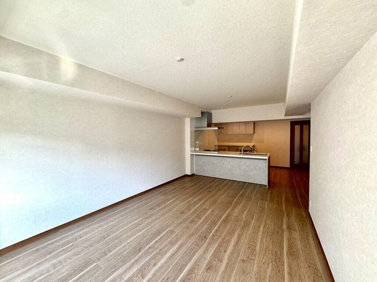 【Living】家族が集まりやすい場所で、くつろぎと会話が自然に生まれます。