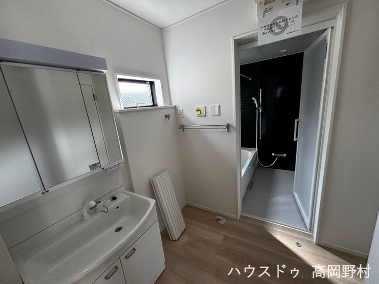 大きめの洗面ボウルで、使いやすさに配慮された洗面スペースです