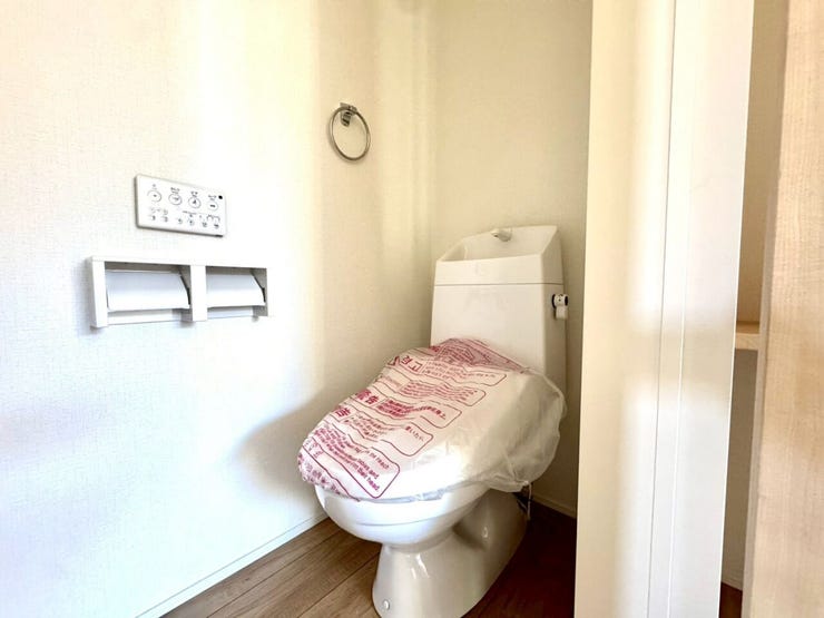 【Toilet】清潔感があり、落ち着いたデザインのトイレ。家族みんなが快適に使えます。