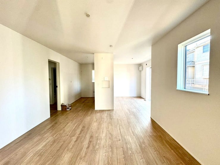 【Living】広さと明るさにこだわったリビング。家族とのコミュニケーションが弾む空間です。