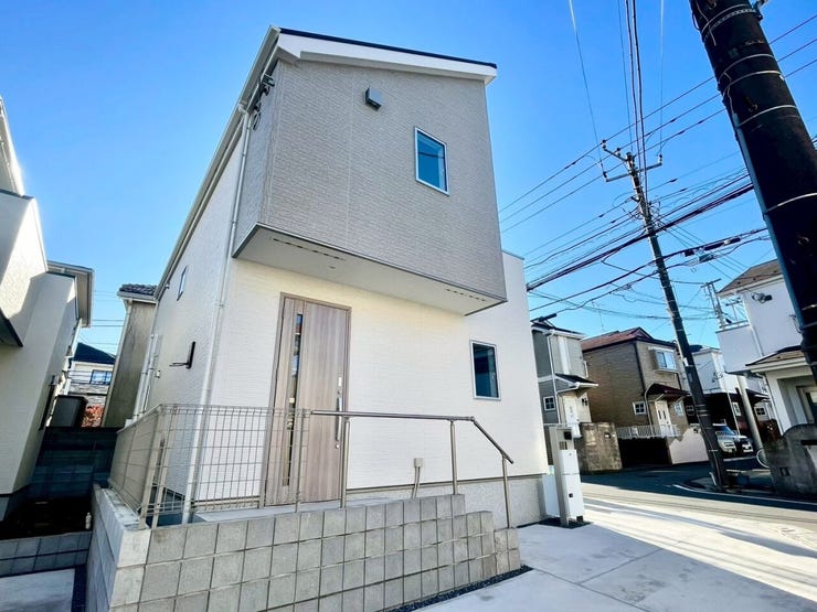 【Exterior】洗練されたデザインの外観は、どこから見ても美しい佇まいです。長年にわたってその美しさを保ちます。