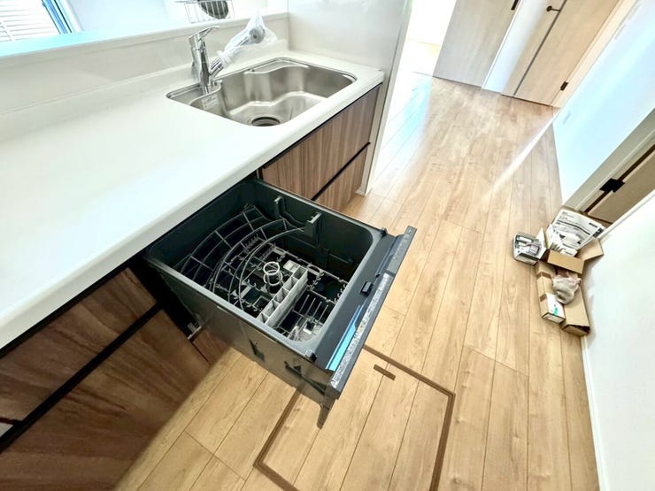 【kitchen】家事の時短に便利な食洗機付き。手洗い不要で毎日の負担を軽減します。