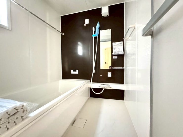 【Bathroom】お子様とのバスタイムにも十分な広さがあり、掃除も簡単にできます。