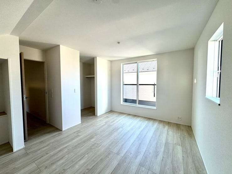 【Bedroom】ナチュラルな内装で、リラックスできる空間。寝室や書斎にも最適です。