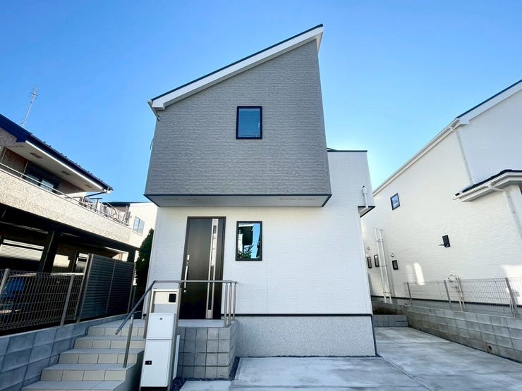 【Exterior】 洗練されたデザインの外観は、どこから見ても美しい佇まいです。