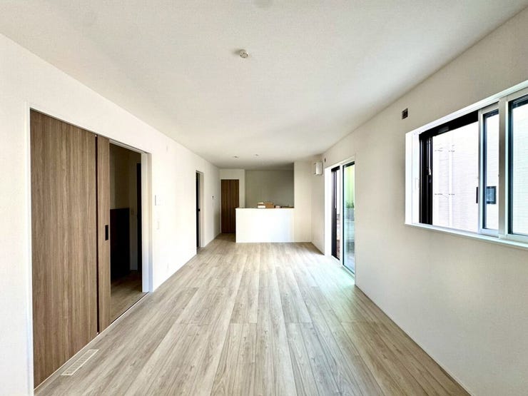 【Living】広さと明るさにこだわったリビング。家族とのコミュニケーションが弾む空間です。