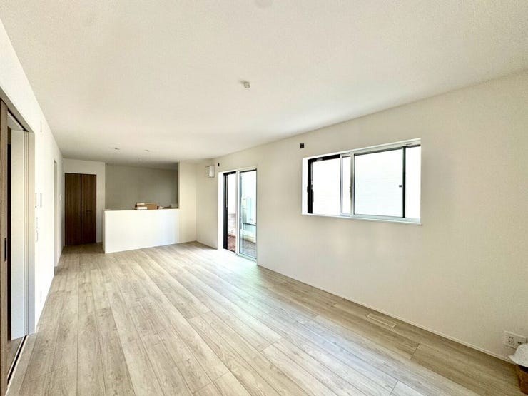 【Living】広さと明るさにこだわったリビング。家族とのコミュニケーションが弾む空間です。