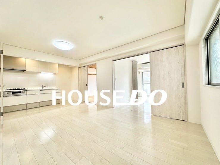 【外観】
駅徒歩3分の好立地。
周辺には商業施設も多く、生活しやすい環境です!