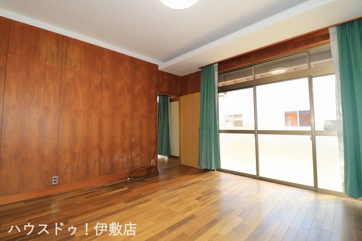 【洋室】
「他社で住宅ローンに落ちてしまった」「車のローンが残っている」など、住宅ローンでお困りの方はぜひ一度弊社までご相談ください。