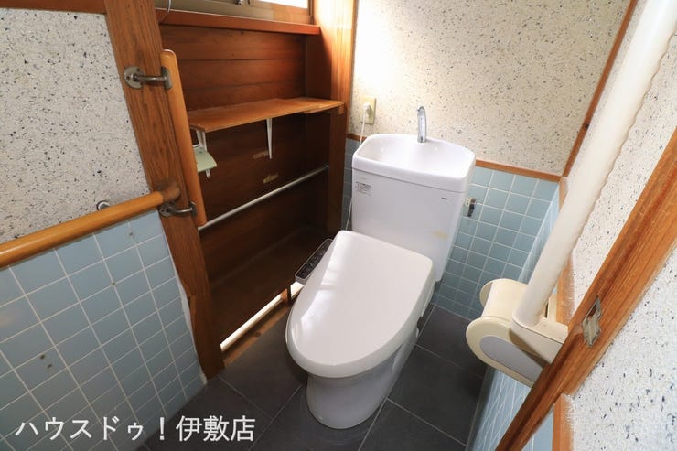 【トイレ】
ウォシュレット機能付きトイレです