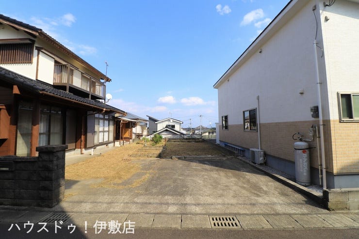 【駐車場】
駐車場普通車並列2台可能