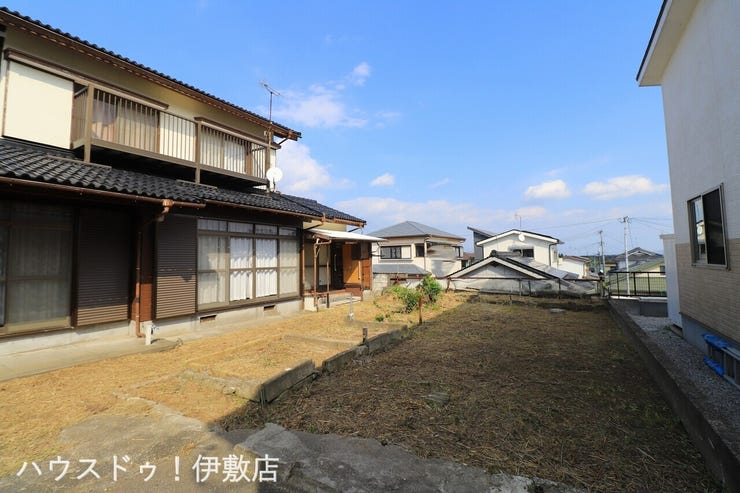 【庭】
広々とした庭付きで家庭菜園やBBQなど楽しめそうです