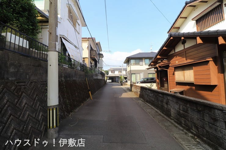 【前面道路】
西側前面道路、交通量少な目です!