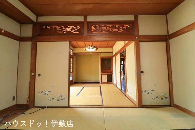 【和室】
広々空間で家族でゆっくりと過ごせそうですね!