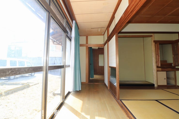 【広縁】
椅子を置いて庭を眺めながらゆっくりと過ごせます!