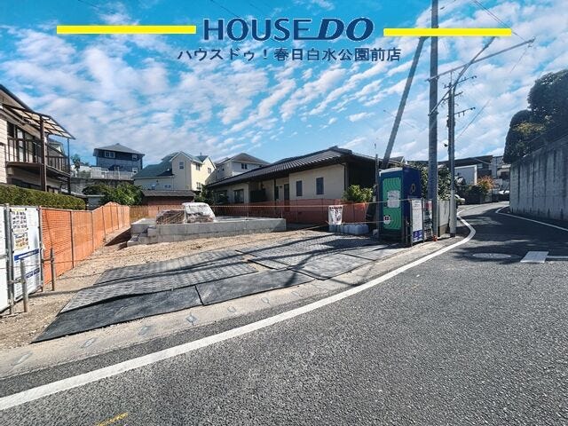 【前面道路含む現地写真】
車4台並列+長期優良住宅+WIC2ヶ所♪スーパー徒歩10分の閑静な住宅地です♪全室南東向き♪