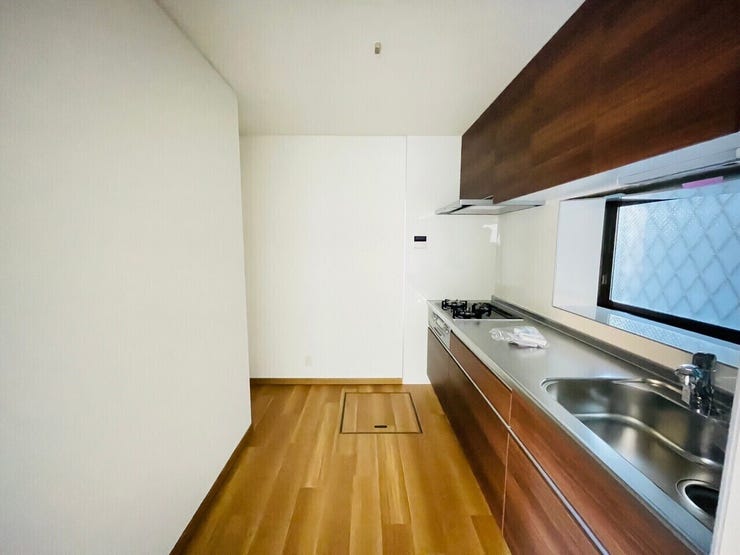 システムキッチンは調理に必要な道具を最小限の動きで取り出せるよう、使い勝手も工夫されており、収納力と収納のしやすさを同時に備えています!