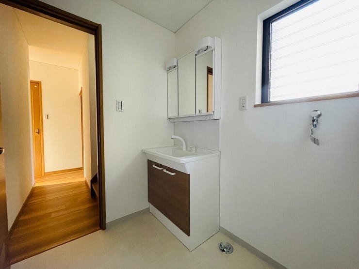 洗濯パンがないと見栄えが良く、洗濯機の下の掃除もしやすいです!