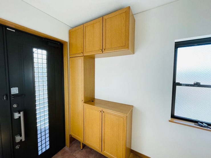 大容量のシューズボックスで靴の種類や季節に応じて多くの靴を収納でき、家族全員分の靴を一箇所にまとめて管理できます♪