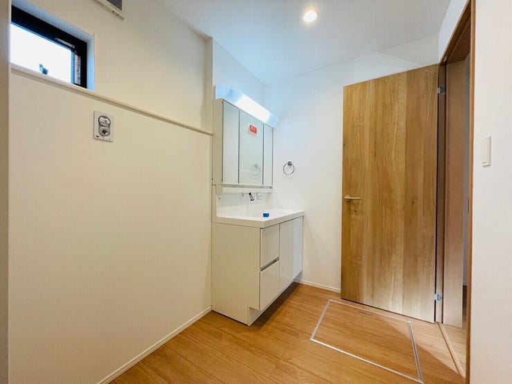 洗濯パンがないと見栄えが良く、洗濯機の下の掃除もしやすいです!