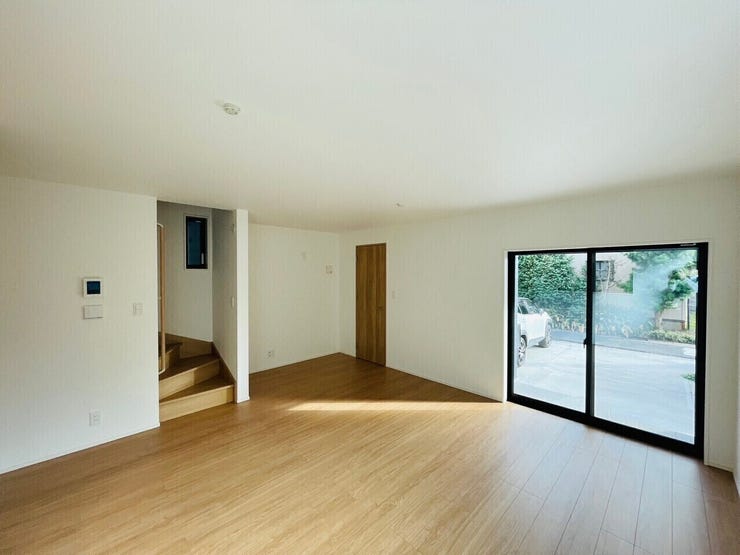 リビング階段を設置することで、お部屋の見通しがよくなり、リビングに奥行が生まれます♪