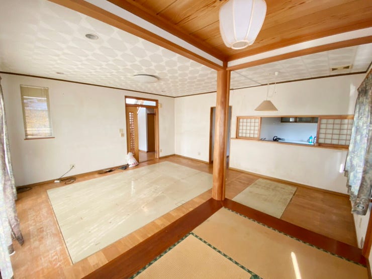 室内(2025年10月)撮影
◎本日案内可能◎
広々23帖のリビングは家族団らんの時間も増えそうなくつろぎの場です♪