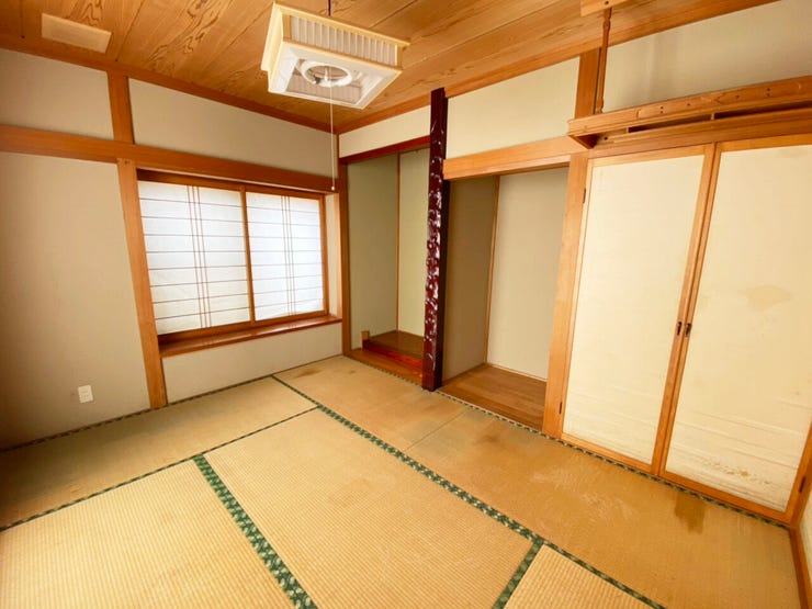 室内(2025年10月)撮影
◎本日案内可能◎
玄関横の和室は、客間としての使用にぴったりです!