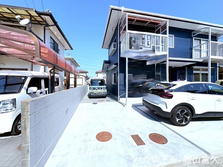 南側道路に面した整形地。13.3mもの広い接道幅があり、駐車もスムーズに行えます。