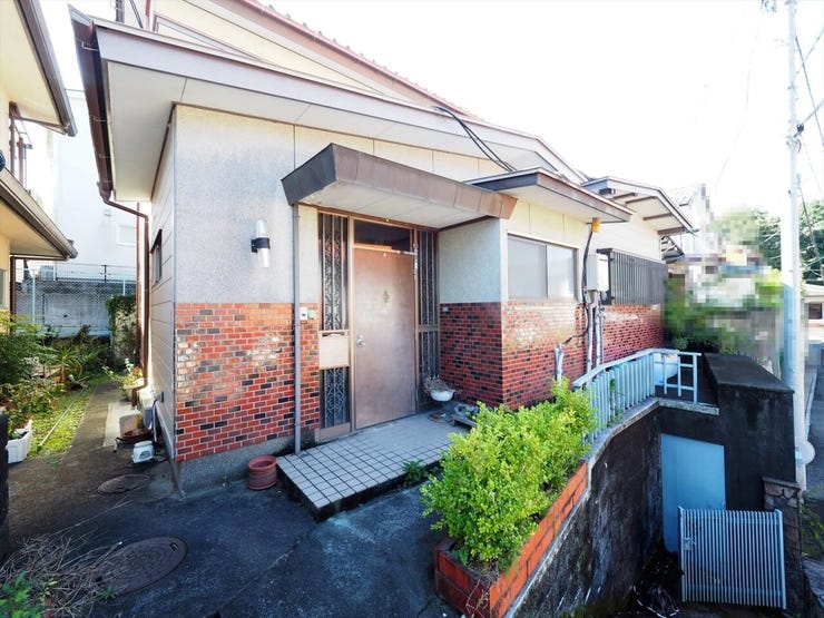 弊社では中古物件のリフォームも幅広く対応しております!
クロスの張替え等の軽微な手直しや、水回り、全体のリノベーションまでお気軽にご相談ください♪
※弊社のリフォーム事例です