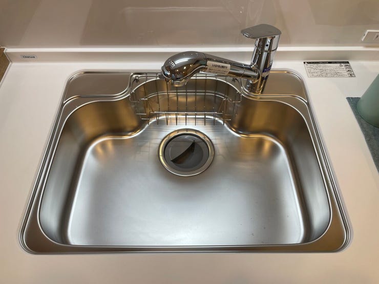 ◇シンク◇
ステンレス製のキッチンシンクを使用しています。耐久性や耐熱性、傷への強さなどシンクに求められる要素をバランスよく持っている素材です。