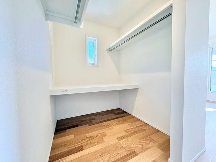 2F洋室(8帖)のワォークインクローゼット