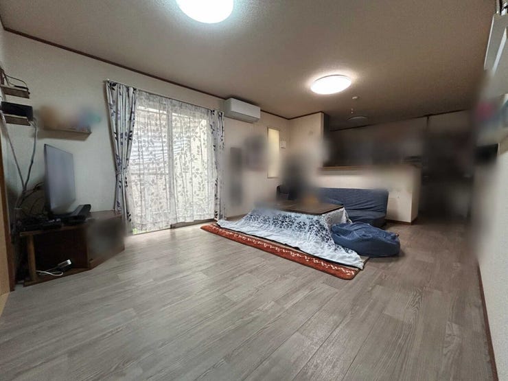 【リビング】
キッチンから見通せるリビング!